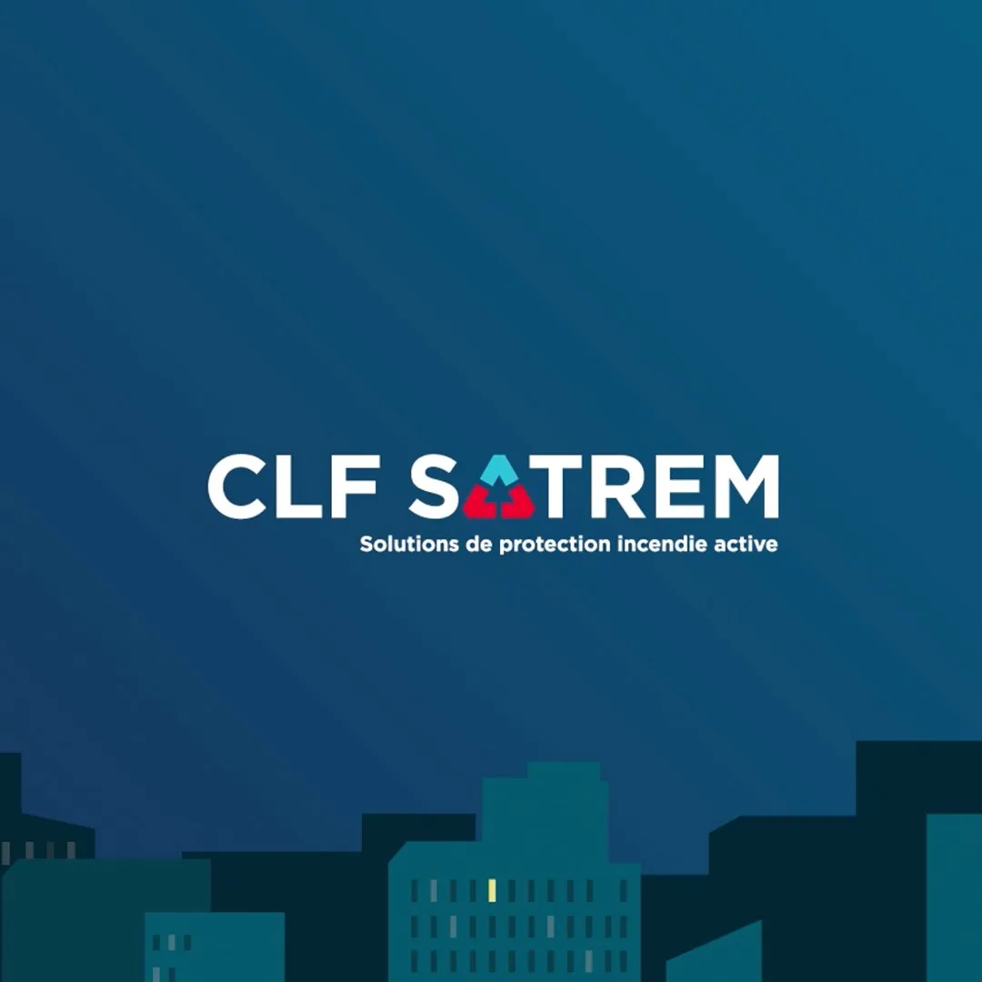 Carte de vœux 2023 de CLF Satrem : logo et signature « Solutions de protection incendie active » sur fond bleu, au-dessus d’immeubles dessinés