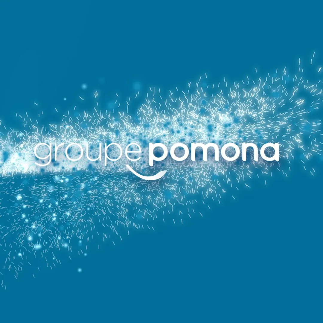 Carte de vœux 2025 du Groupe Pomona : logo blanc sur une gerbe de particules lumineuses, fond bleu